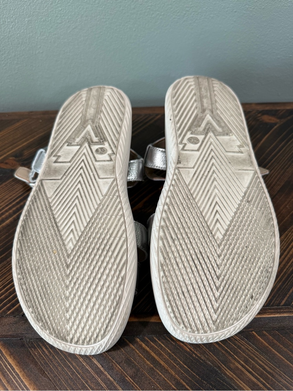 Vionic Silver Metallic Strappy Platform Sandals - Picture 3 of 5